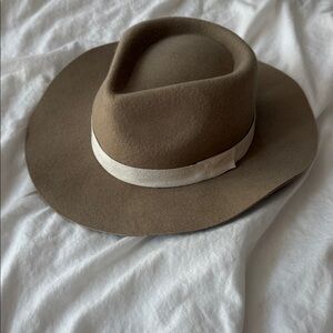 Camel Wide Brim Felt Hat – Adjustable – Neutral Band Detail